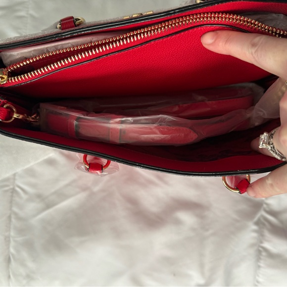 NWT Red VS purse - Picture 7 of 10